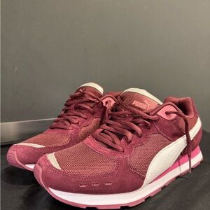 PUMA Women's Maroon and White Sneakers 7.5 nwt new in box